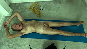 Mature Yoga Wank Striptease Solo