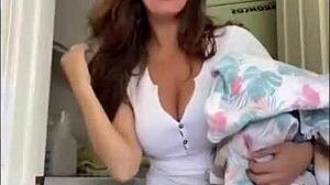 brazilian milf coroa casada overflows with sensual heat