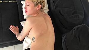 mi hermanastra me saca la leche mientras hablo por telefono polla grande en español