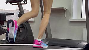 just another sweaty gym day flexing my wet pussy legs