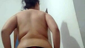 pov limpinha plays her wet pussy to music rhythm