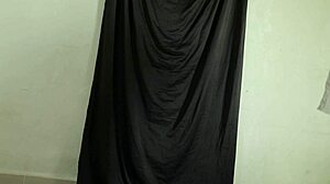 cewek indo pantat gede masturbasi pakai lingerie satin baru di kamar mandi viral bokong montok