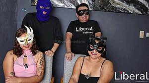 Joven Pareja Intercambia Parejas Nerviosos Primer Vez!