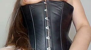 la dueña del bar spreads her huge pussy lips for stranger cock