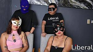 Joven Pareja Intercambia Parejas Nerviosos Primer Vez!