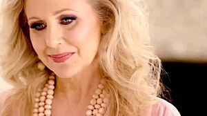 Gorgeous Young Bride Carolina Sweets Licks Grandma Julia Ann Pussy