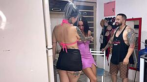 vizinha curiosa pede açúcar pra ser fodida e chupada no carro