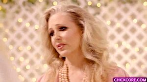 Gorgeous Young Bride Carolina Sweets Licks Grandma Julia Ann Pussy