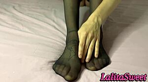 se eu deixar brincar com meus pés posso cavalgar na sua piroca esse acordo com safada da uni