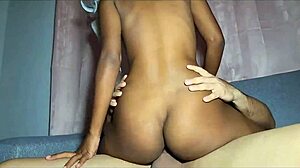 oye, el culo grande casero de esta morrita vecina es un sueño total