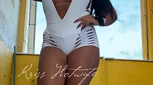 Gym Friend Catches Naughty Wife Flashing Cameltoe in Tiny New Shorts?