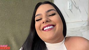 essa novinha casada ama dar o cu bem fundo num menage a trois com macho tarado