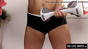 i can't believe how hot it feels watching this sweaty workout teen fuck her vibrating dumbbell to orgasm