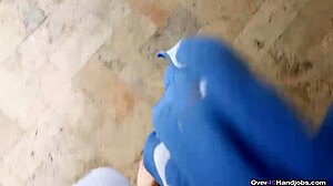 quer dizer que você gozou tudo na mão dela? essa milf fofa me ordenhou poolside com handjob perfeito