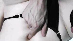 i luv lickin her sweeet belly button it turns me onn so much!!