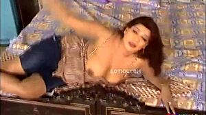 Nadra Chaudry's hidden Pakistani big ass nude mujra tempts