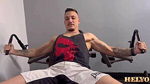 personal trainer sneaks pussy taste from funkeira girlfriend