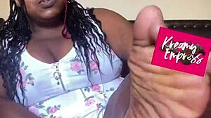 Curvy goddess flexes fat toes for fetish worship