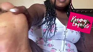 Curvy goddess flexes fat toes for fetish worship