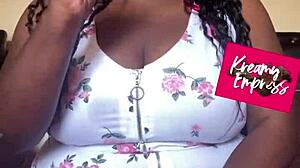 Curvy goddess flexes fat toes for fetish worship