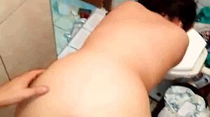 comendo essa grávida curvy latina no banheiro da vó dela pov comendo forte!