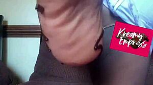 Curvy goddess flexes fat toes for fetish worship