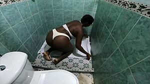 Walk in bathroom see curvy milf knees ready messy throat slave head