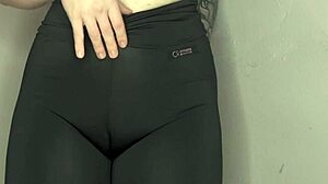 black leggings hug her cameltoe tight in yoga tease