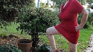 Gallery Tempts with Hot Mature Curves Ready for Secret Pleasures