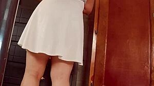 hidden cam spies latina's huge ass changing