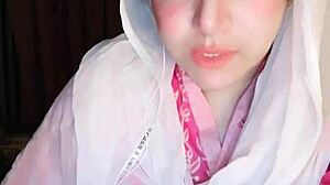 hey this muslim girl's hot live cam from pakistan is on