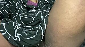 Peek at this exotic cutie fingering her tight desi pussy in leaked clip