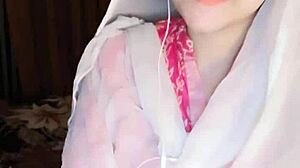 hey this muslim girl's hot live cam from pakistan is on