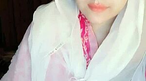 hey this muslim girl's hot live cam from pakistan is on