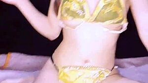 Bonneyuwu Dances Sexily as Leia in Star Wars Cosplay Tease.
