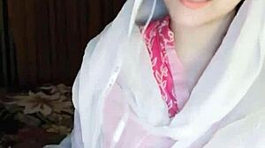 hey this muslim girl's hot live cam from pakistan is on