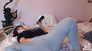 Phone Porn Sparks Curvy Wet Pussy Masturbation