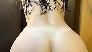 damn i'm dripping wet straight out of the shower ready for you