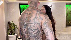 Bodybuilder Milf Queen Teams with Curvy Novinha for Gaping Ass Pussy Menage