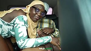ebony babe with big ass rides black monster cock in car doggystyle?