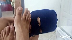 Futebol rolando lá fora e eu macetando lingerie anal aqui dentro amateur preview!