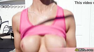 Sporty Stepmom's Pussy Burns Workout