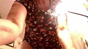 hey dawnskye1962 drops update 3 with barefoot foot ignore, no panties, smoking fetish