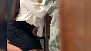 Maestra mexicana madura folla alumno en salon publico grabado casero