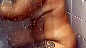 Virgin Shaves Pubes for Friend's Blowjob but Tries Raw Fuck in Bath