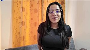 mi nueva vecina colombiana latina me da la bienvenida con su primer pov porno caliente y salvaje