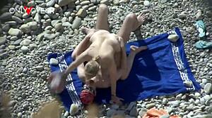 Beach Voyeur Captures Juicy Ass White Girl Fucked Doggystyle and Creampied