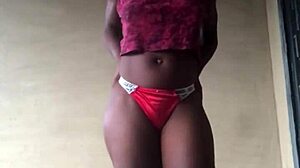 Holy fuck crazy bitch twerks her massive sexy ass outdoors everywhere!