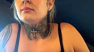 i spot this gym babe with small waist and wet pussy dripping down her legs