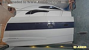 Blondinha rides bareback on yacht with full red sheer views in amateur style